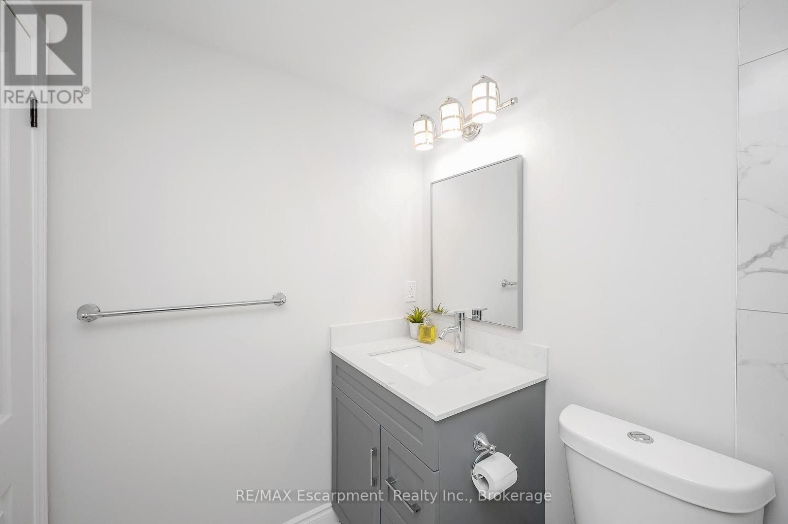 350 East Side Crescent, Burlington (Brant), Ontario  L7R 3G9 - Photo 29 - W12400070