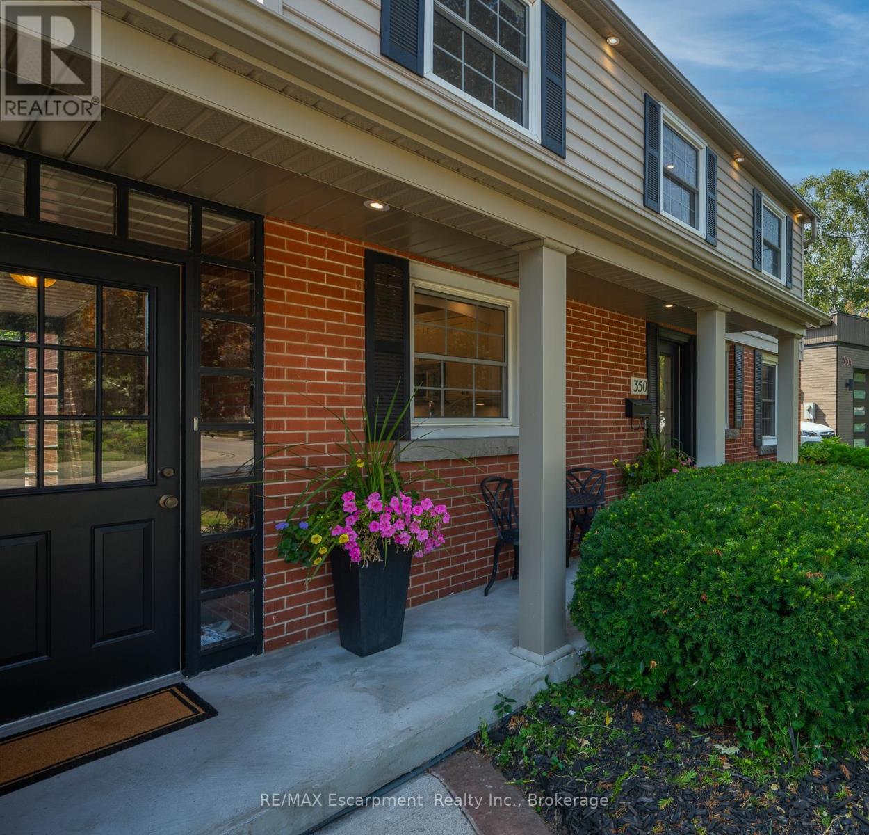 350 East Side Crescent, Burlington (Brant), Ontario  L7R 3G9 - Photo 3 - W12400070