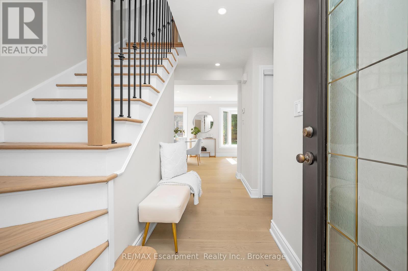 350 East Side Crescent, Burlington (Brant), Ontario  L7R 3G9 - Photo 5 - W12400070
