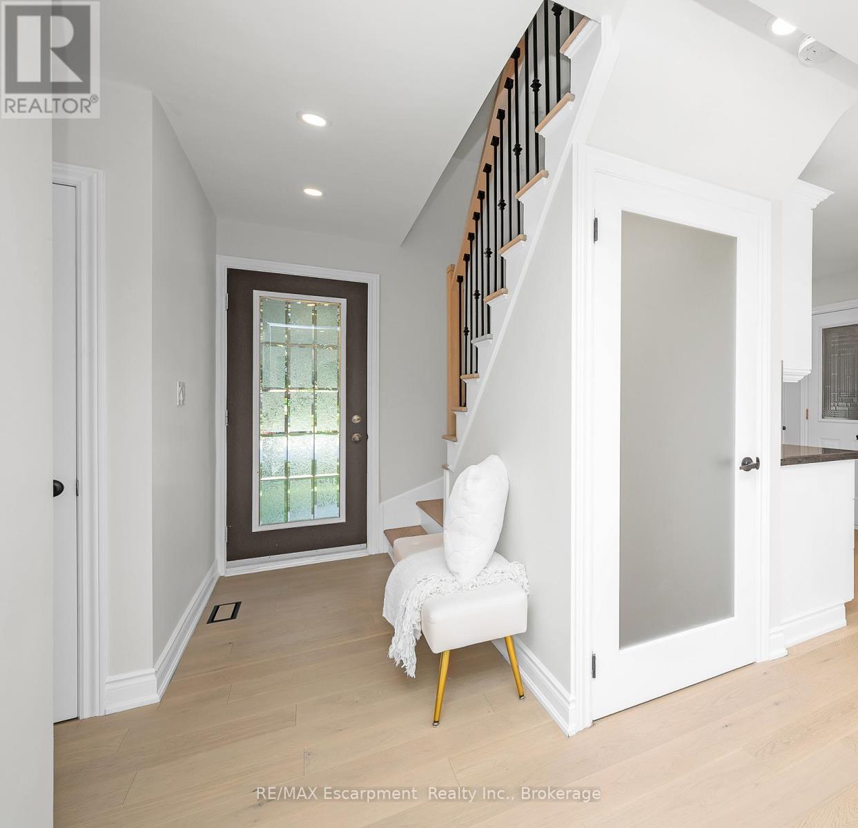 350 East Side Crescent, Burlington (Brant), Ontario  L7R 3G9 - Photo 6 - W12400070