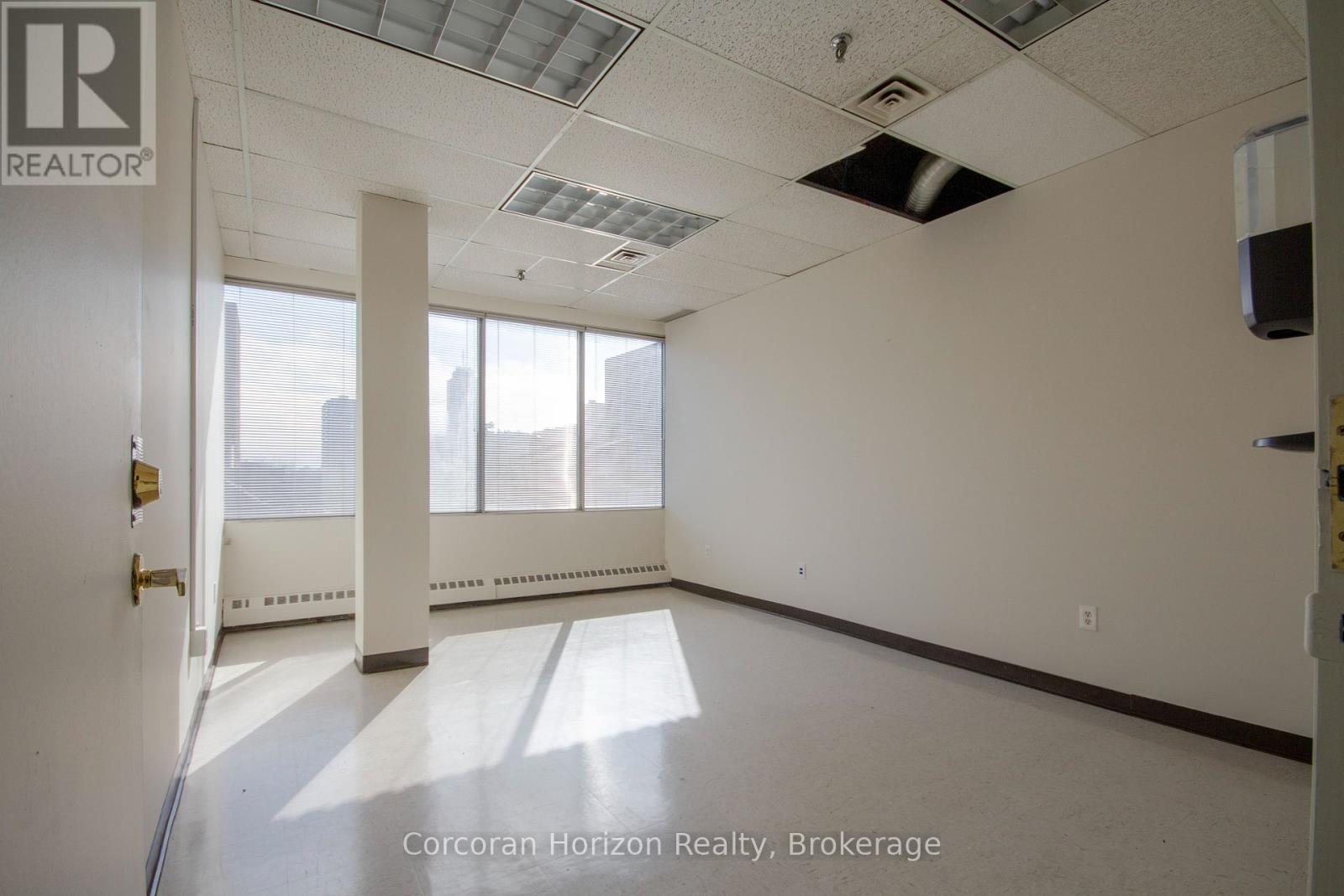 301a - 200 James Street S, Hamilton (Durand), Ontario  L8P 1Y6 - Photo 5 - X12399982