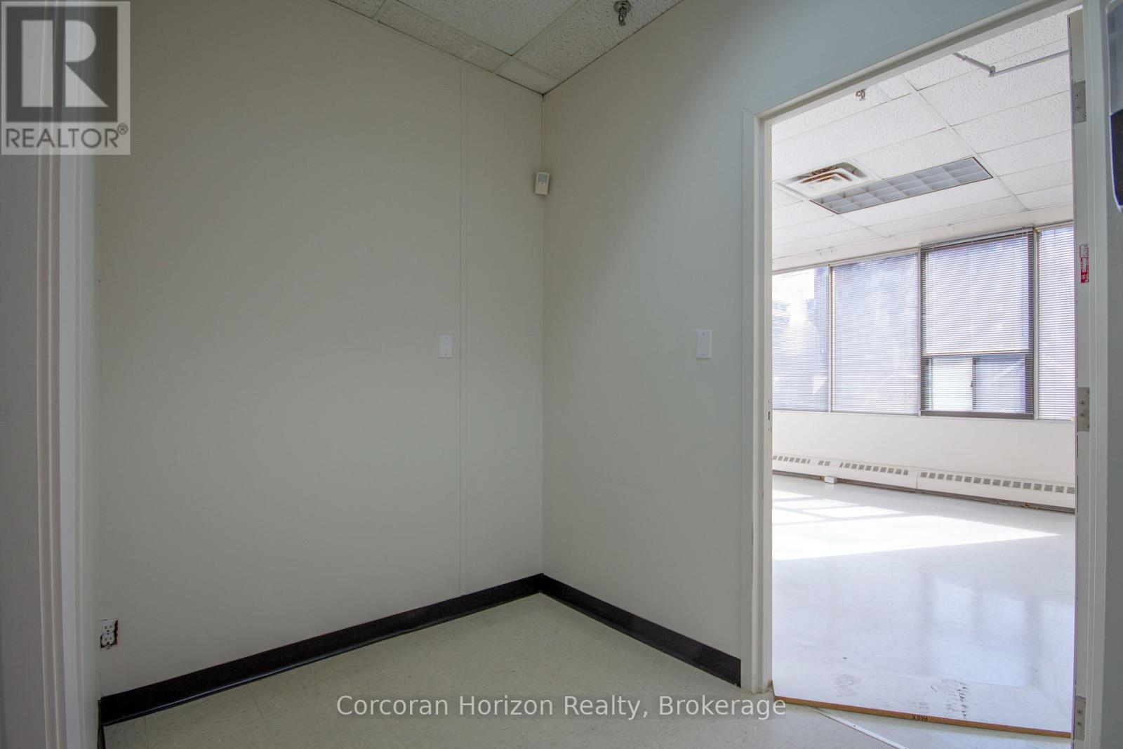 301a - 200 James Street S, Hamilton (Durand), Ontario  L8P 1Y6 - Photo 6 - X12399982