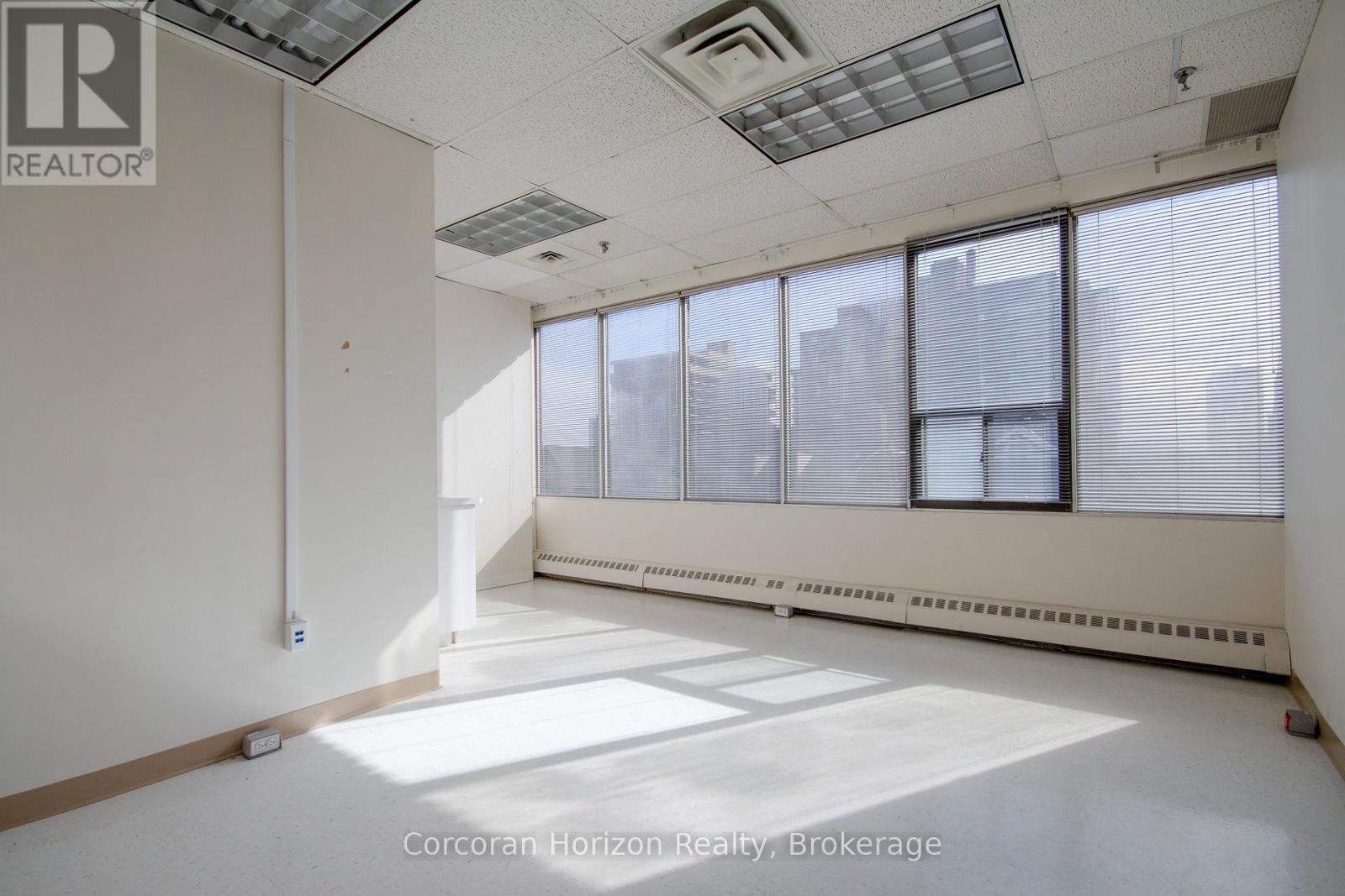 301a - 200 James Street S, Hamilton (Durand), Ontario  L8P 1Y6 - Photo 7 - X12399982