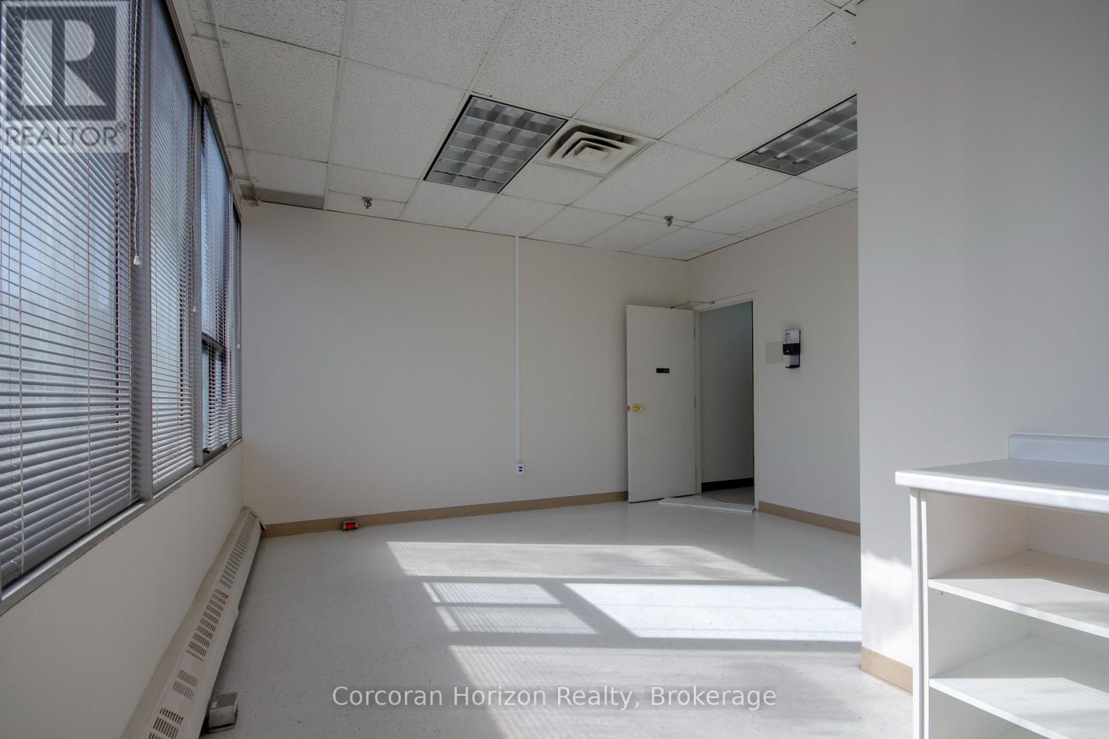 301a - 200 James Street S, Hamilton (Durand), Ontario  L8P 1Y6 - Photo 8 - X12399982