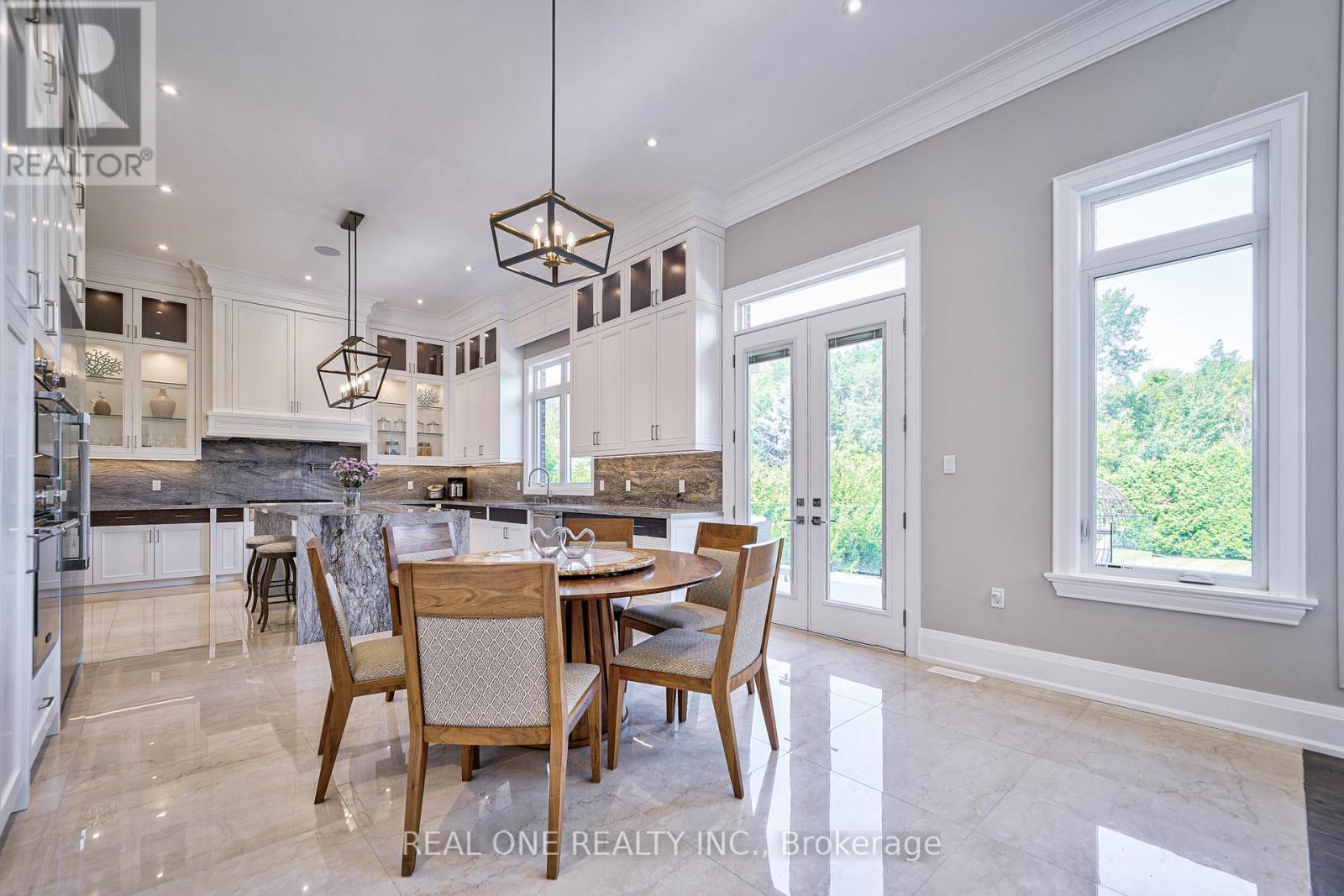 170 Ward Avenue, East Gwillimbury (Sharon), Ontario  L0G 1V0 - Photo 12 - N12399522