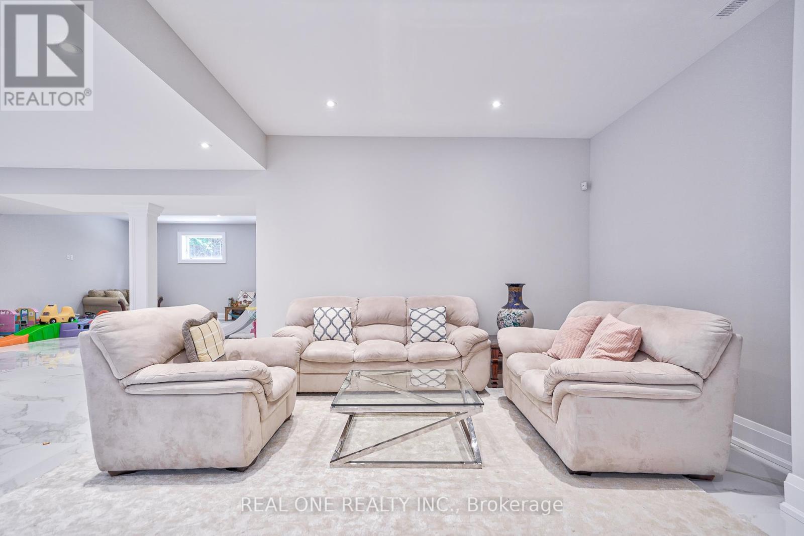 170 Ward Avenue, East Gwillimbury (Sharon), Ontario  L0G 1V0 - Photo 30 - N12399522