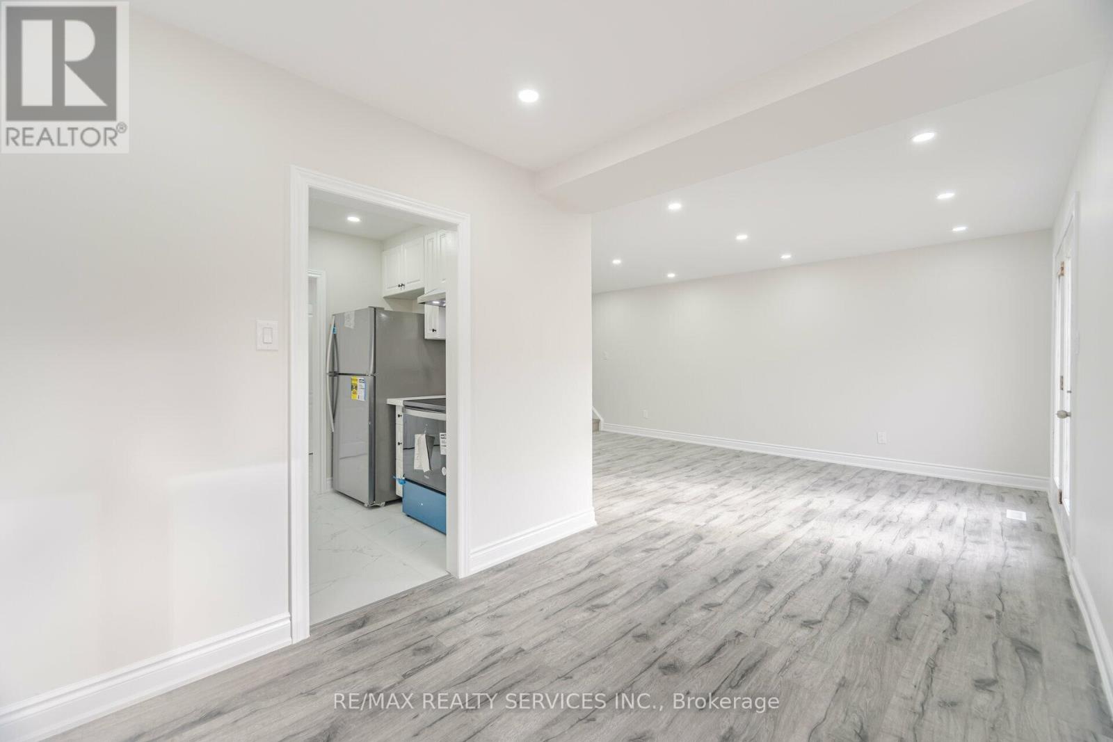 41 Town House Crescent, Brampton, Ontario  L6W 3G3 - Photo 10 - W12399293