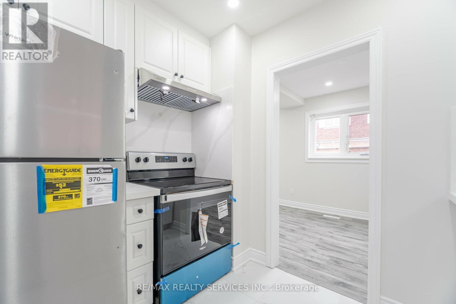 41 Town House Crescent, Brampton, Ontario  L6W 3G3 - Photo 13 - W12399293
