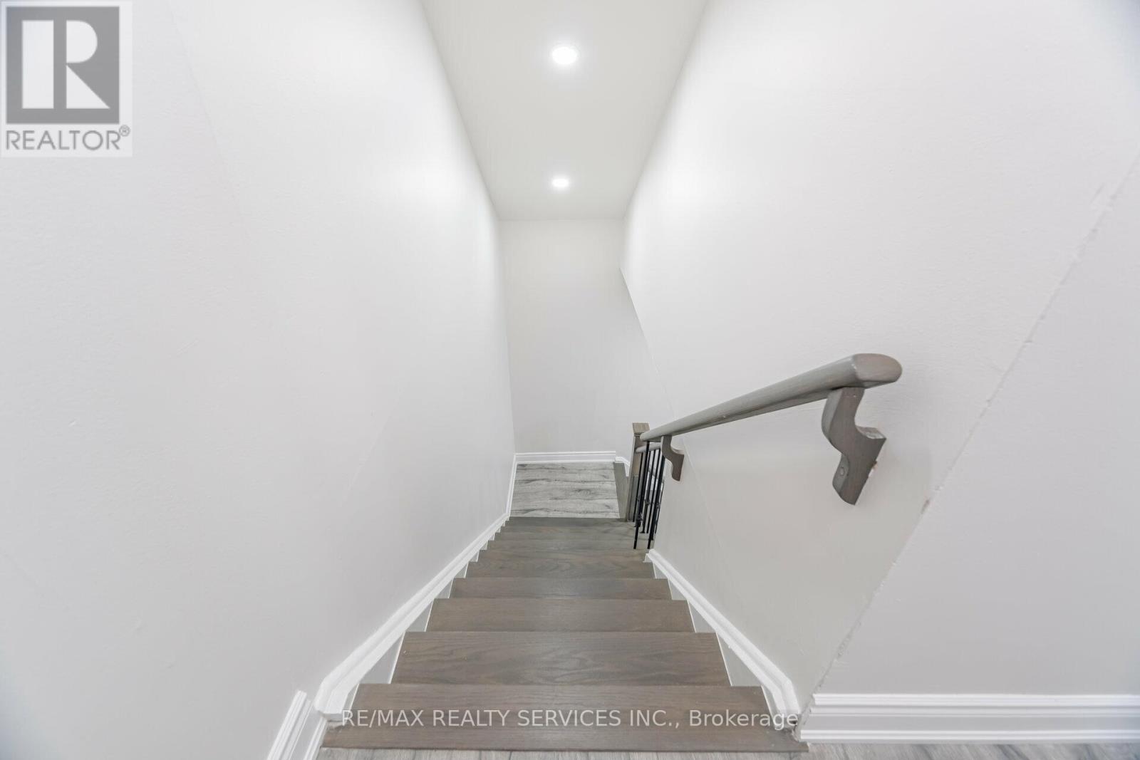 41 Town House Crescent, Brampton, Ontario  L6W 3G3 - Photo 16 - W12399293