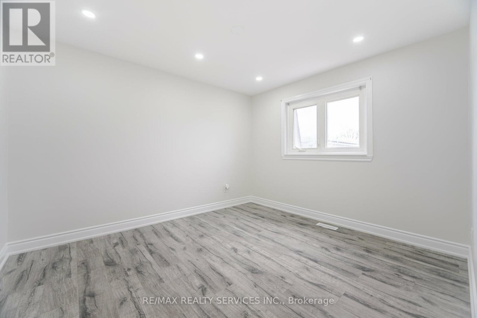 41 Town House Crescent, Brampton, Ontario  L6W 3G3 - Photo 18 - W12399293