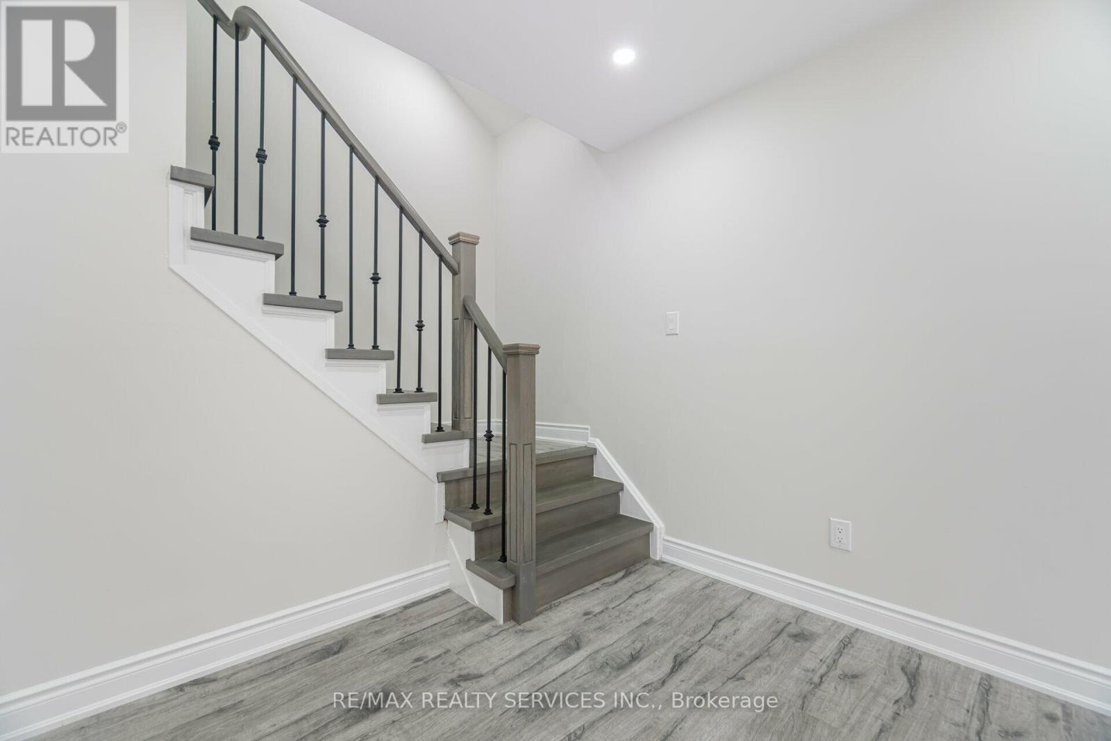 41 Town House Crescent, Brampton, Ontario  L6W 3G3 - Photo 15 - W12399293