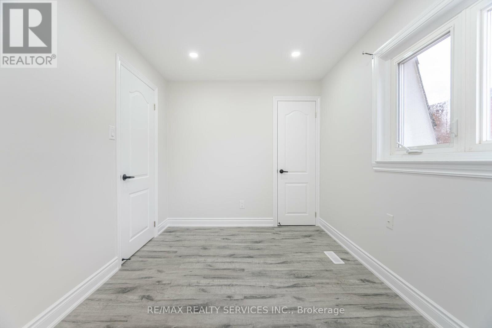 41 Town House Crescent, Brampton, Ontario  L6W 3G3 - Photo 24 - W12399293