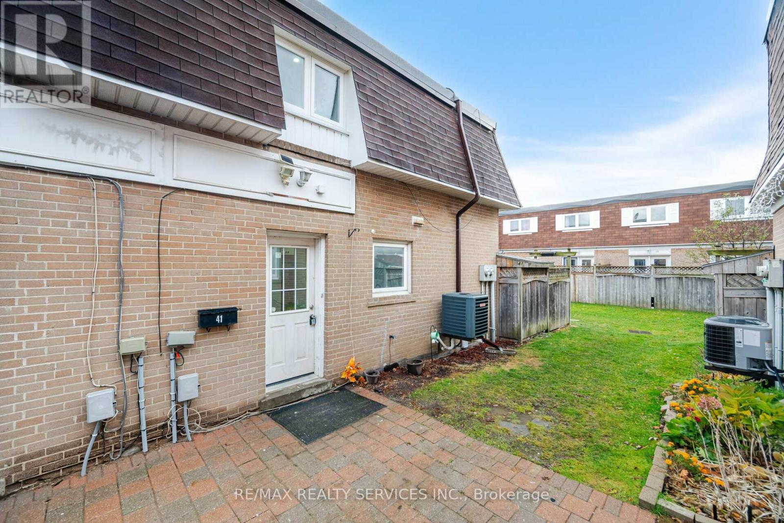 41 Town House Crescent, Brampton, Ontario  L6W 3G3 - Photo 32 - W12399293