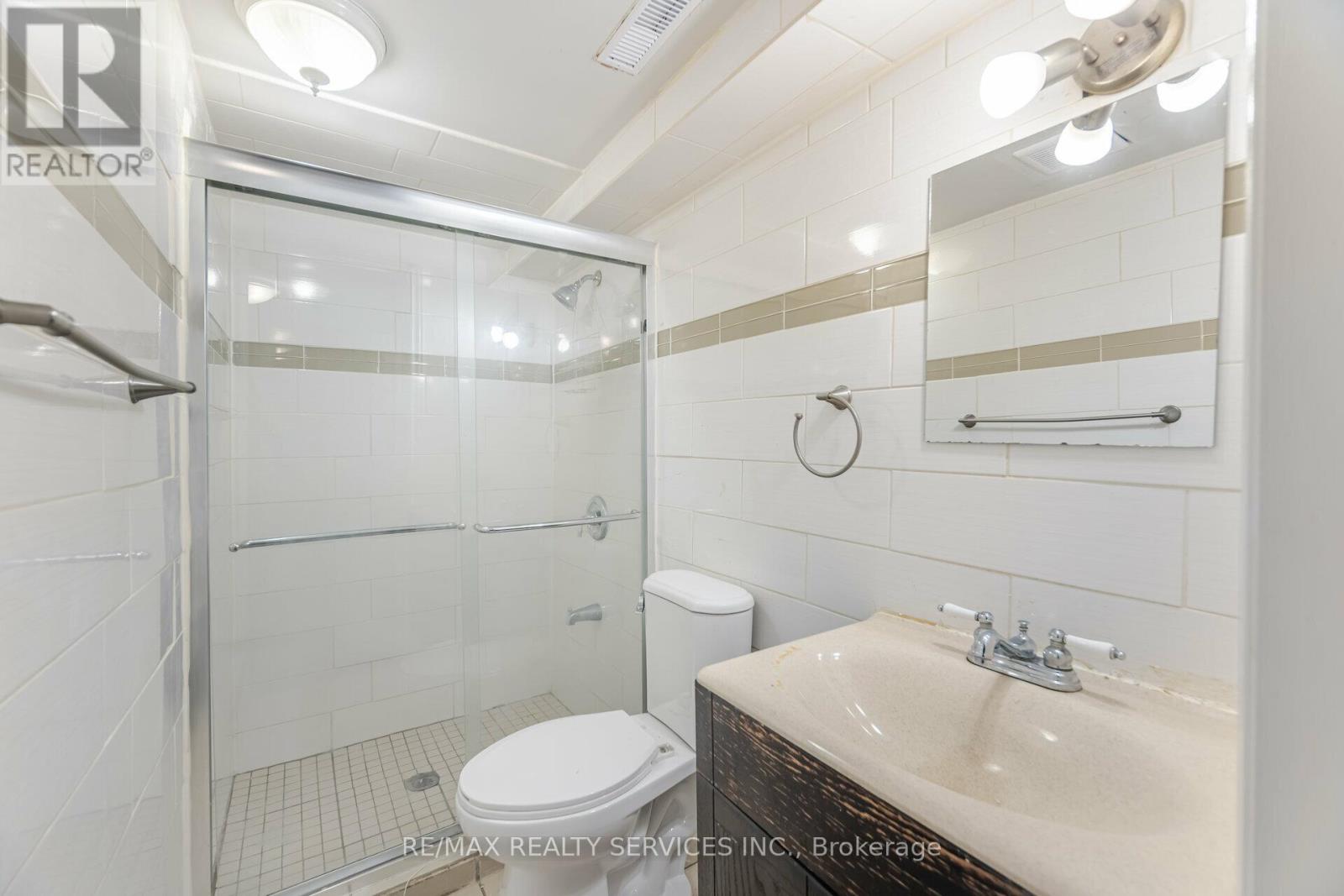 41 Town House Crescent, Brampton, Ontario  L6W 3G3 - Photo 31 - W12399293