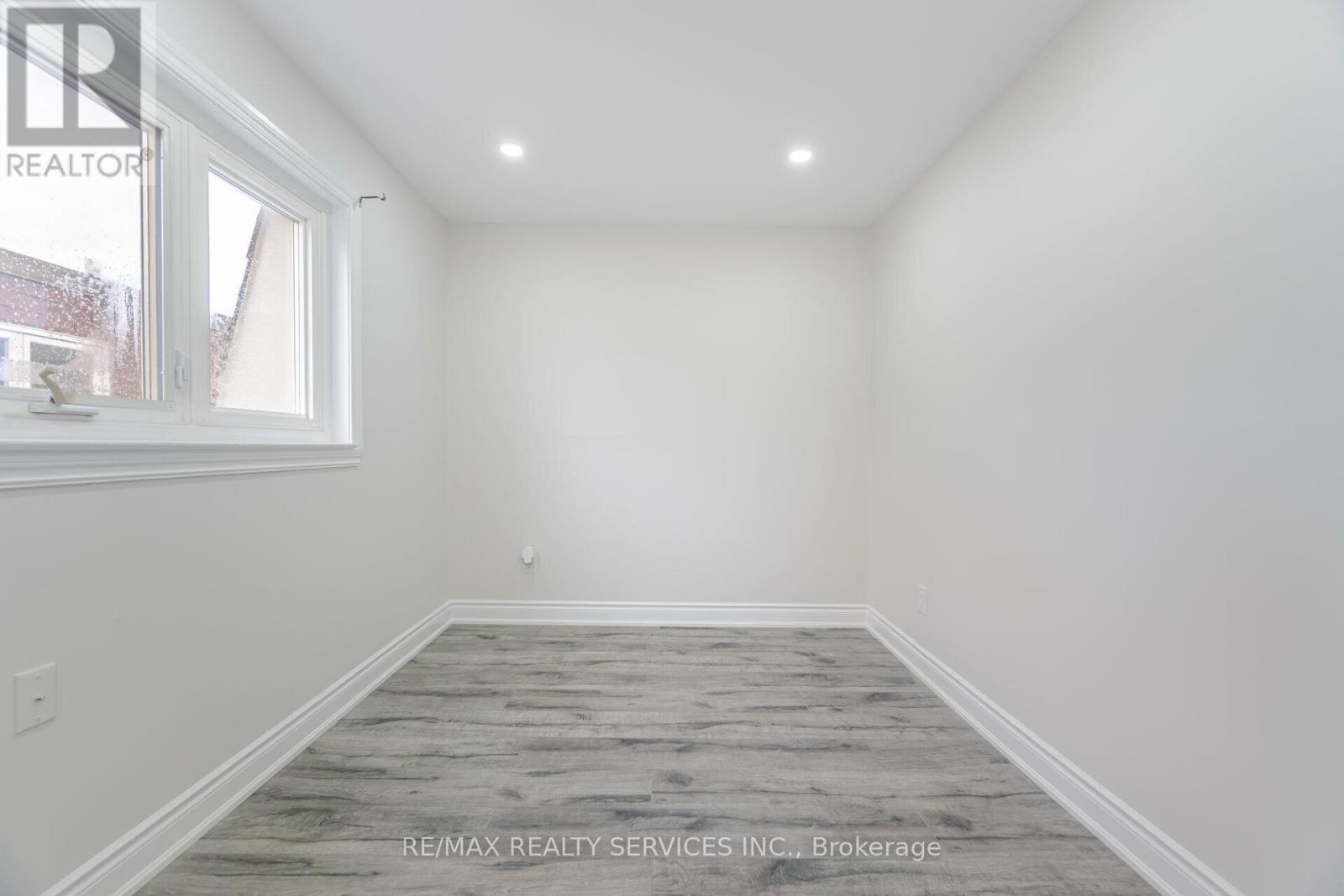 41 Town House Crescent, Brampton, Ontario  L6W 3G3 - Photo 23 - W12399293