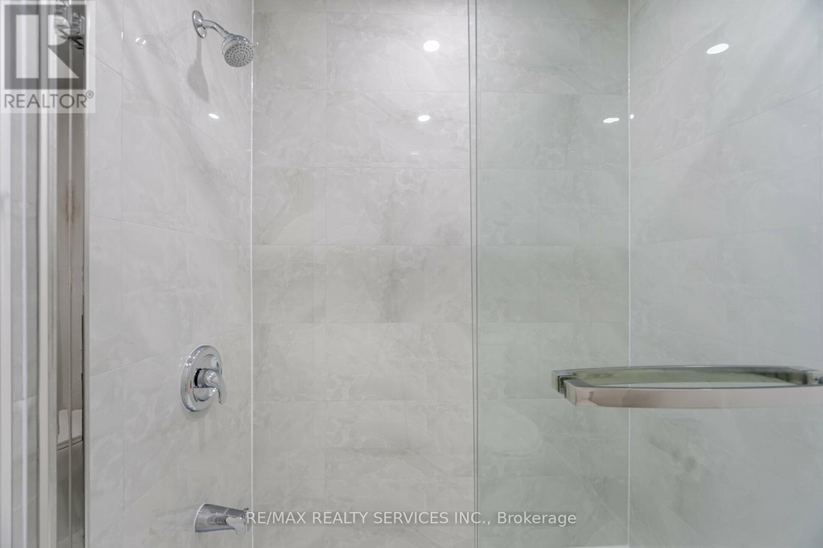 41 Town House Crescent, Brampton, Ontario  L6W 3G3 - Photo 27 - W12399293