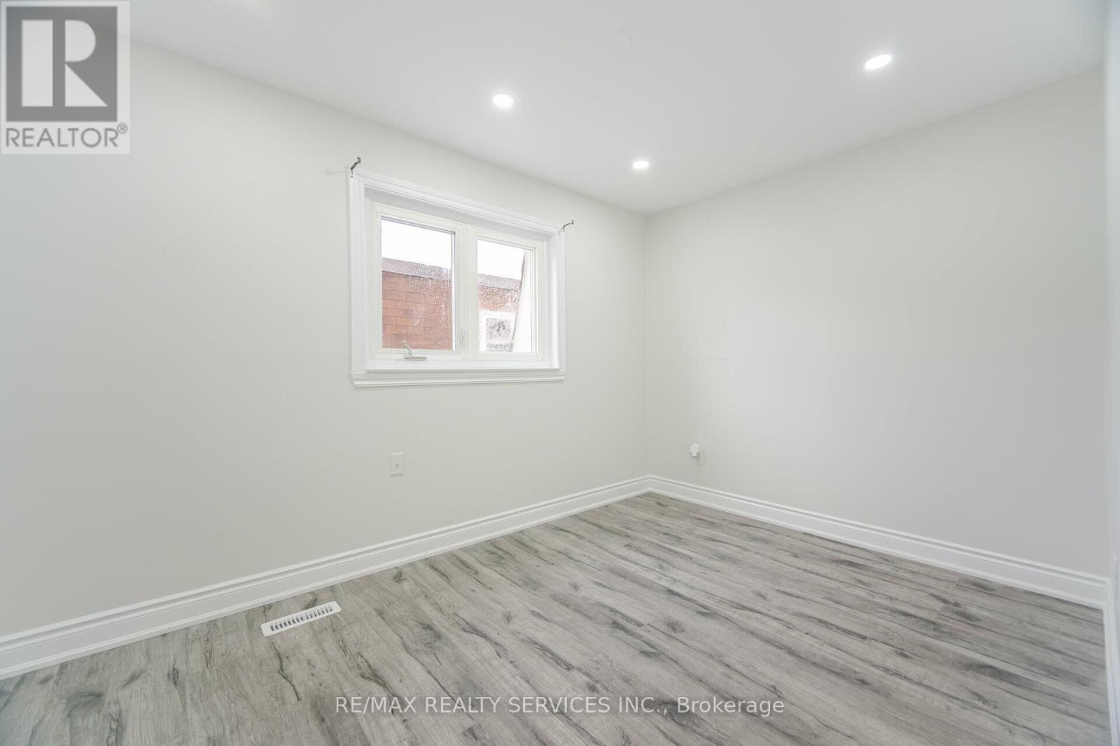 41 Town House Crescent, Brampton, Ontario  L6W 3G3 - Photo 25 - W12399293