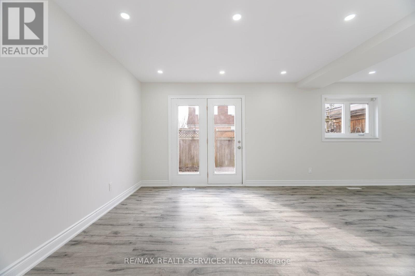 41 Town House Crescent, Brampton, Ontario  L6W 3G3 - Photo 6 - W12399293
