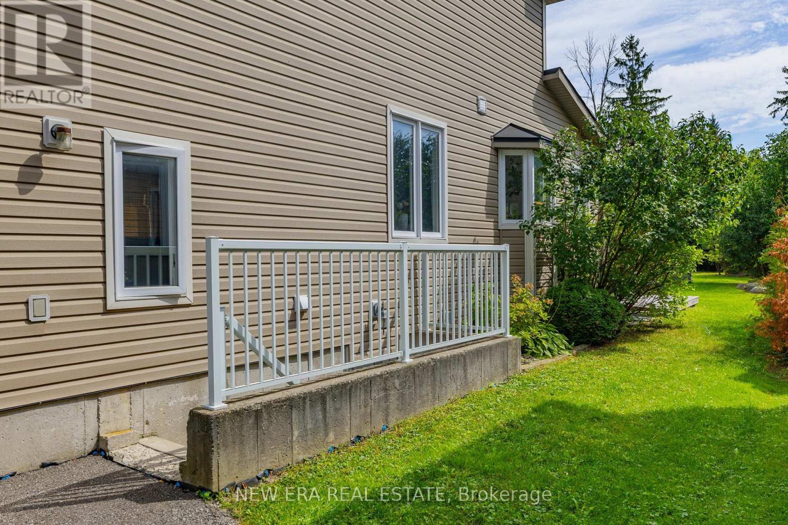 1031 Lake Drive N, Georgina, Ontario  L4P 3E9 - Photo 40 - N12399839