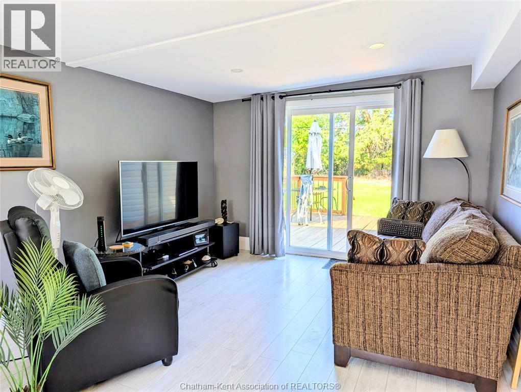90 Essex Court, Chatham, Ontario  N7L 4G6 - Photo 4 - 25023174