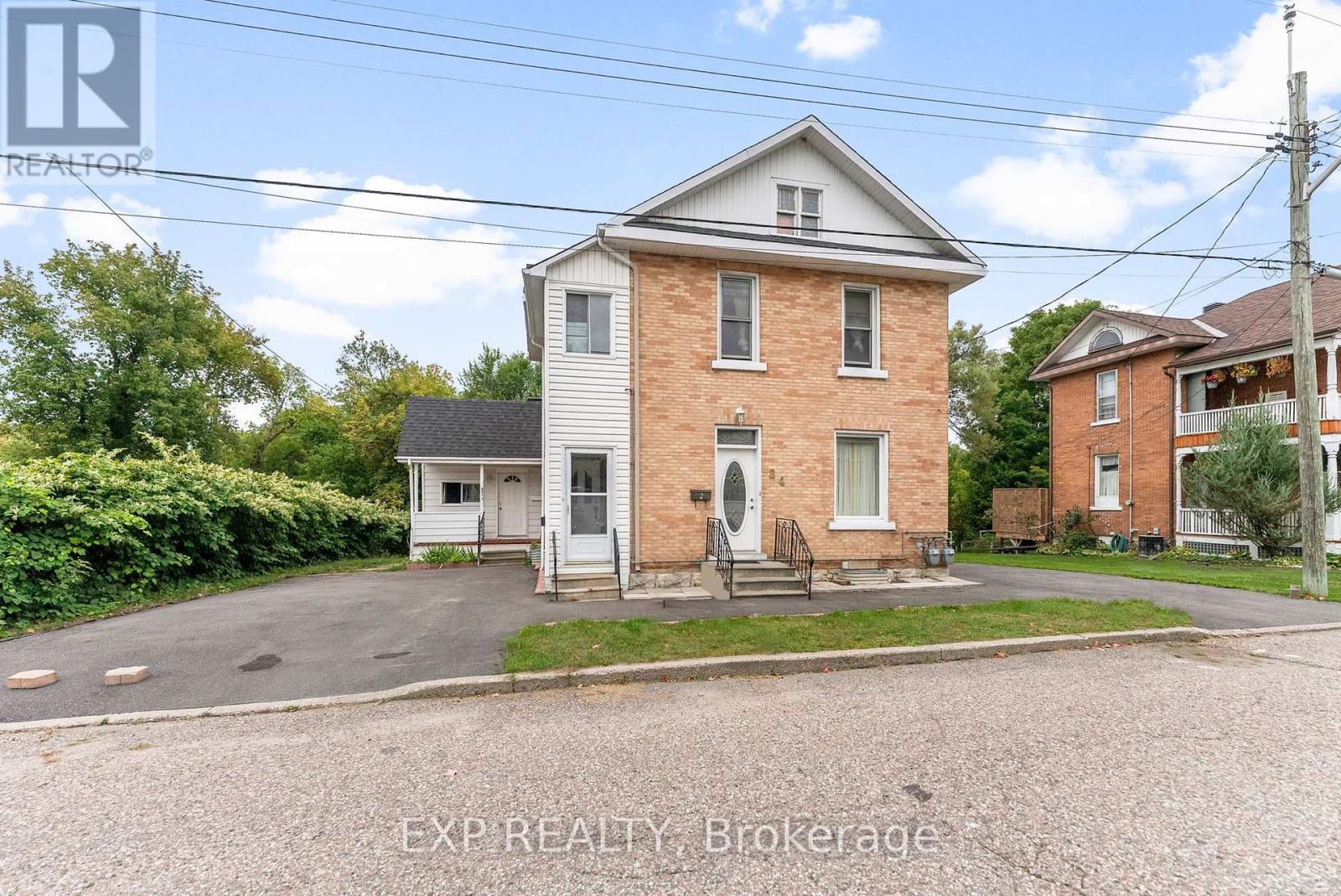 84 Bank Street N, Renfrew, Ontario  K7V 2E2 - Photo 2 - X12400049