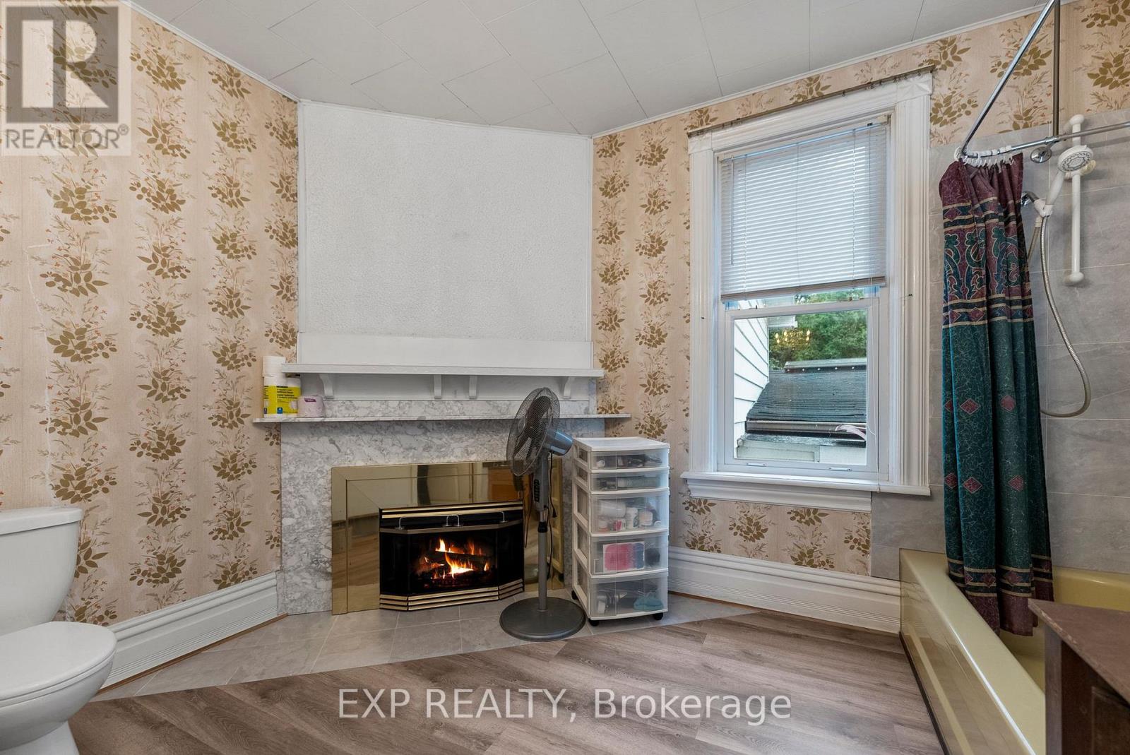 84 Bank Street N, Renfrew, Ontario  K7V 2E2 - Photo 22 - X12400049