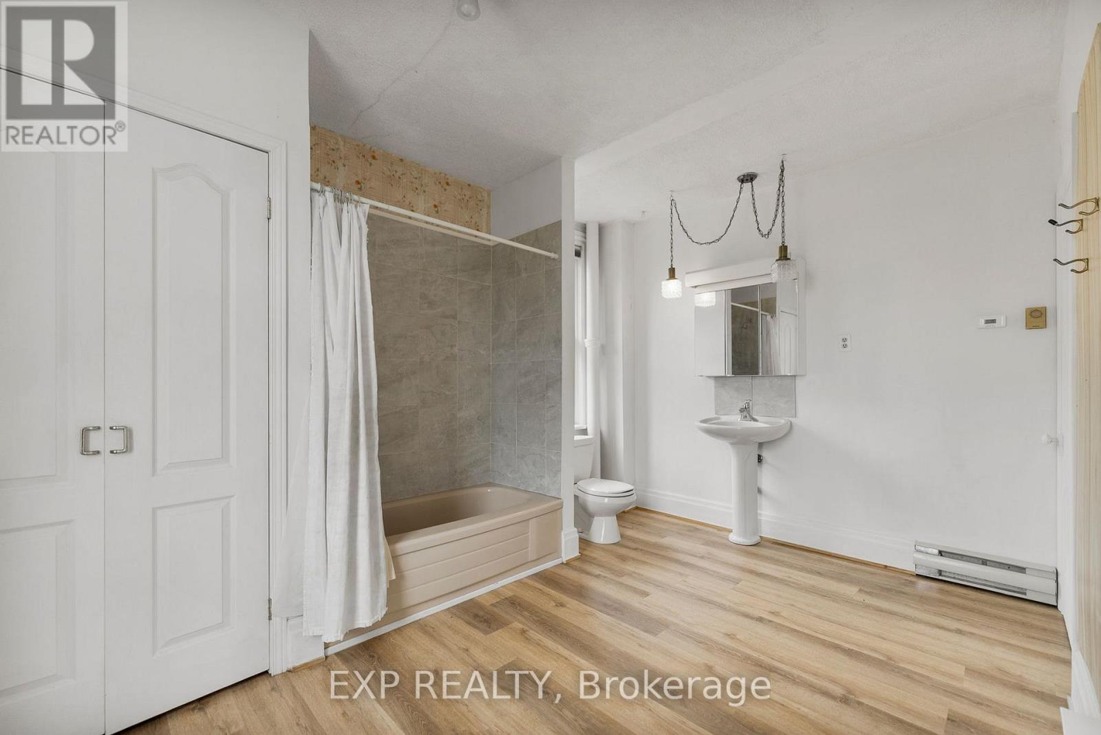 84 Bank Street N, Renfrew, Ontario  K7V 2E2 - Photo 27 - X12400049