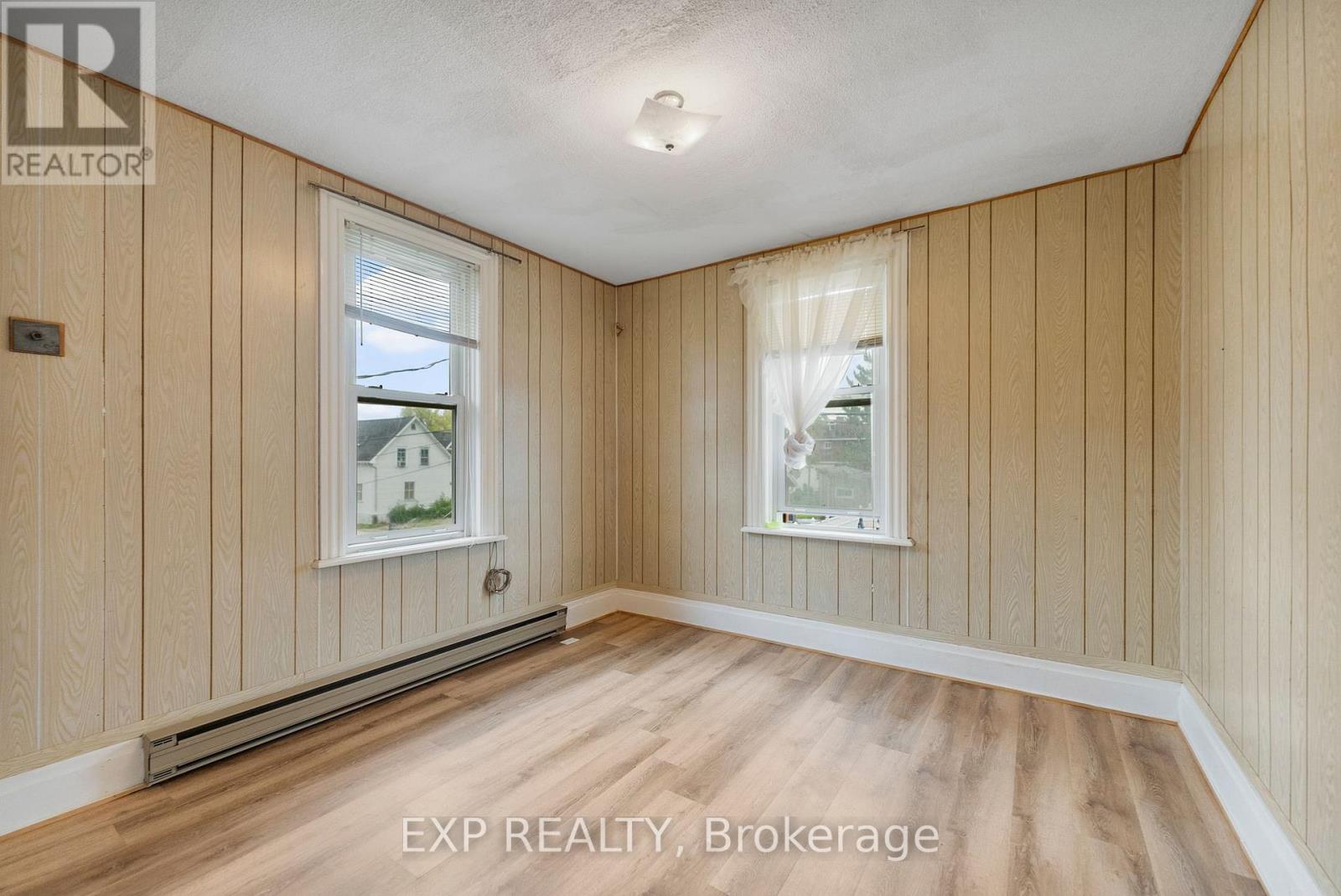 84 Bank Street N, Renfrew, Ontario  K7V 2E2 - Photo 28 - X12400049