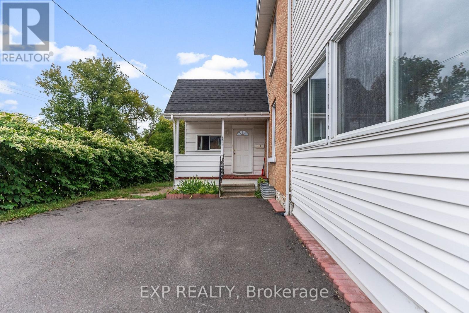 84 Bank Street N, Renfrew, Ontario  K7V 2E2 - Photo 3 - X12400049
