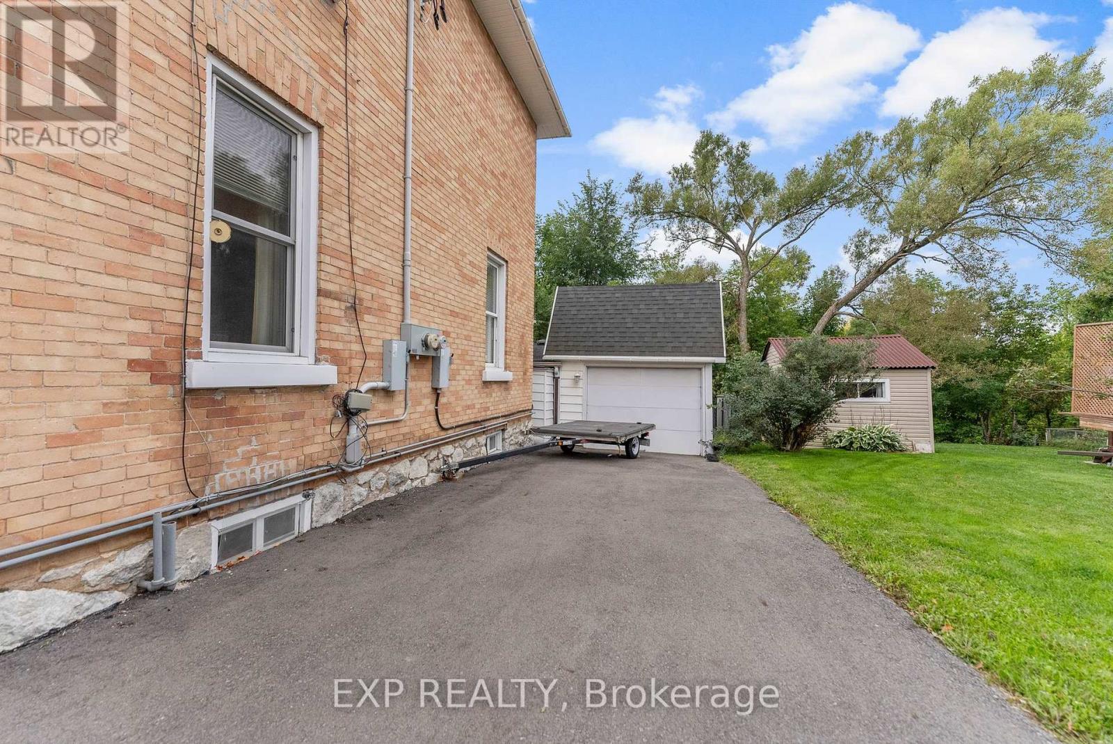 84 Bank Street N, Renfrew, Ontario  K7V 2E2 - Photo 4 - X12400049