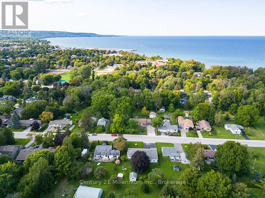 203 Aiken Street, Meaford, Ontario  N4L 1B3 - Photo 3 - X12400059