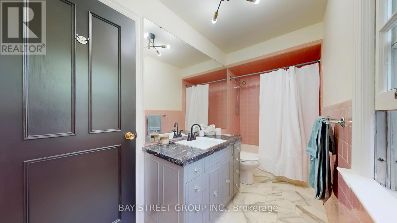178 Breezy Pines Drive, Mississauga, Ontario  L5B 1B4 - Photo 14 - W12399871