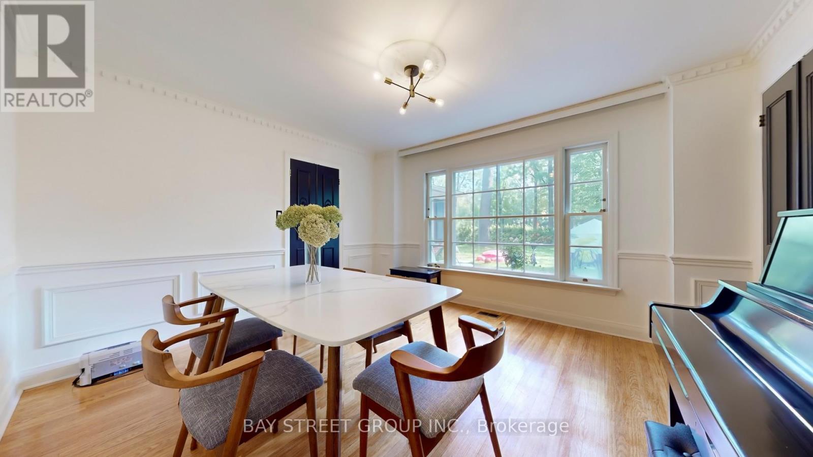178 Breezy Pines Drive, Mississauga, Ontario  L5B 1B4 - Photo 6 - W12399871