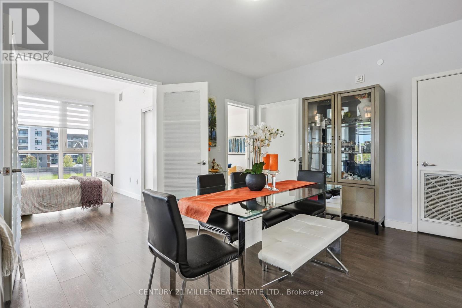 306 - 168 Sabina Drive, Oakville, Ontario  L6H 0W5 - Photo 11 - W12399875