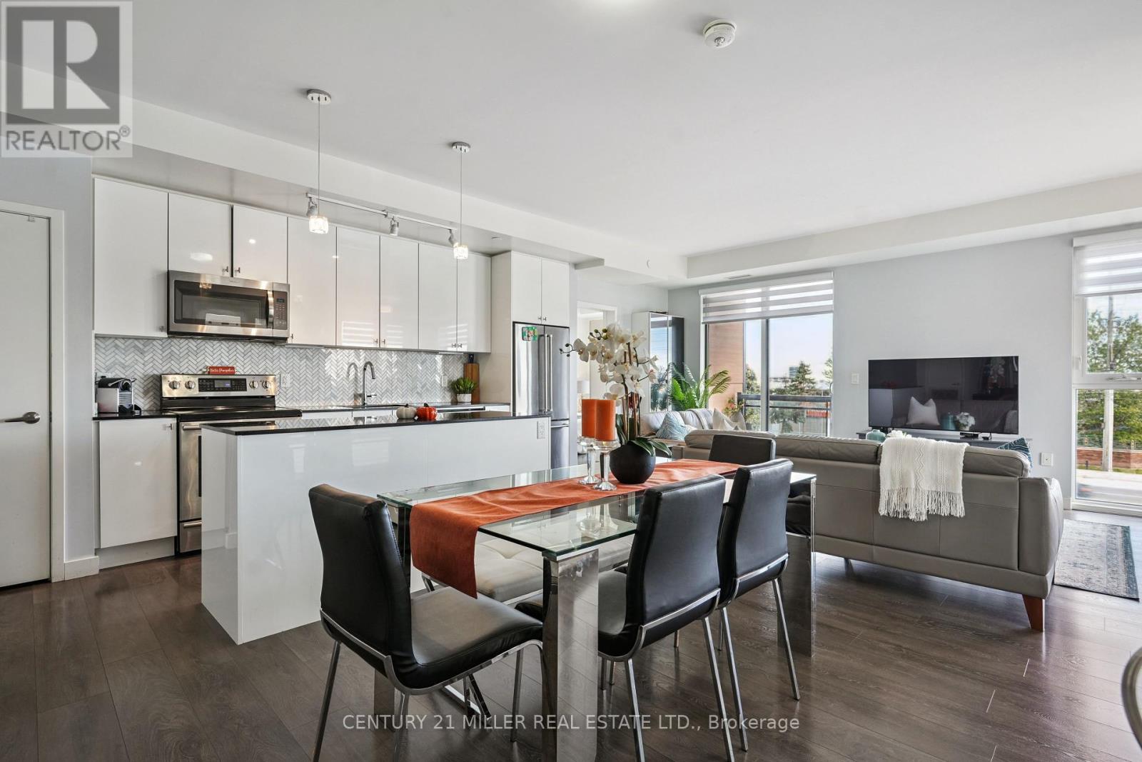 306 - 168 Sabina Drive, Oakville, Ontario  L6H 0W5 - Photo 12 - W12399875