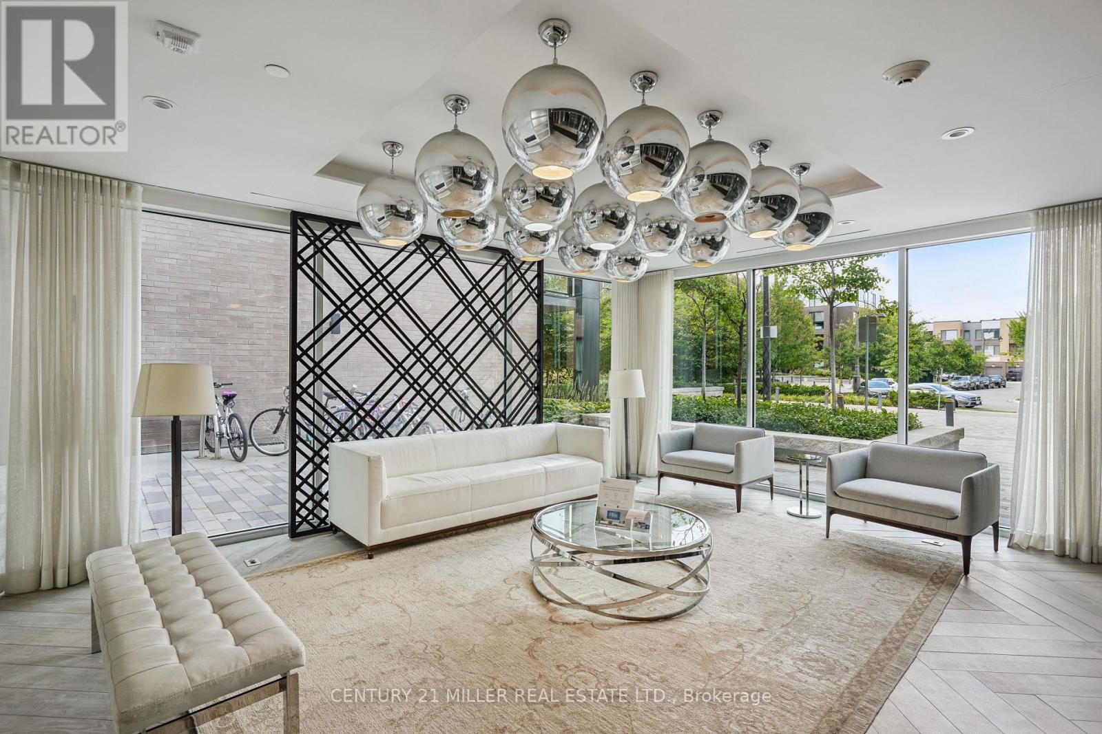 306 - 168 Sabina Drive, Oakville, Ontario  L6H 0W5 - Photo 3 - W12399875
