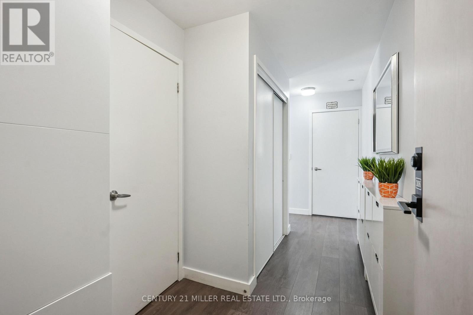 306 - 168 Sabina Drive, Oakville, Ontario  L6H 0W5 - Photo 4 - W12399875