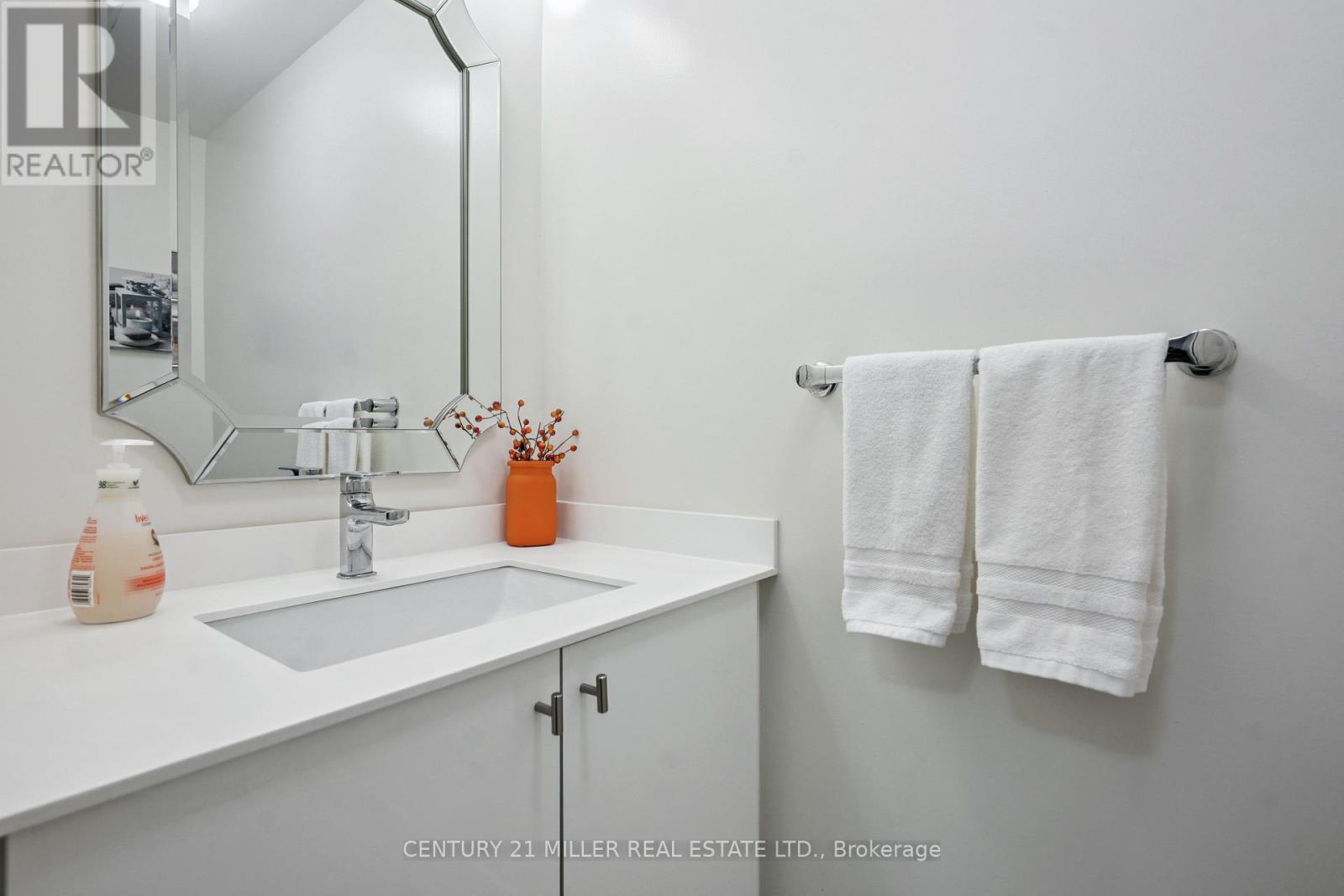 306 - 168 Sabina Drive, Oakville, Ontario  L6H 0W5 - Photo 6 - W12399875