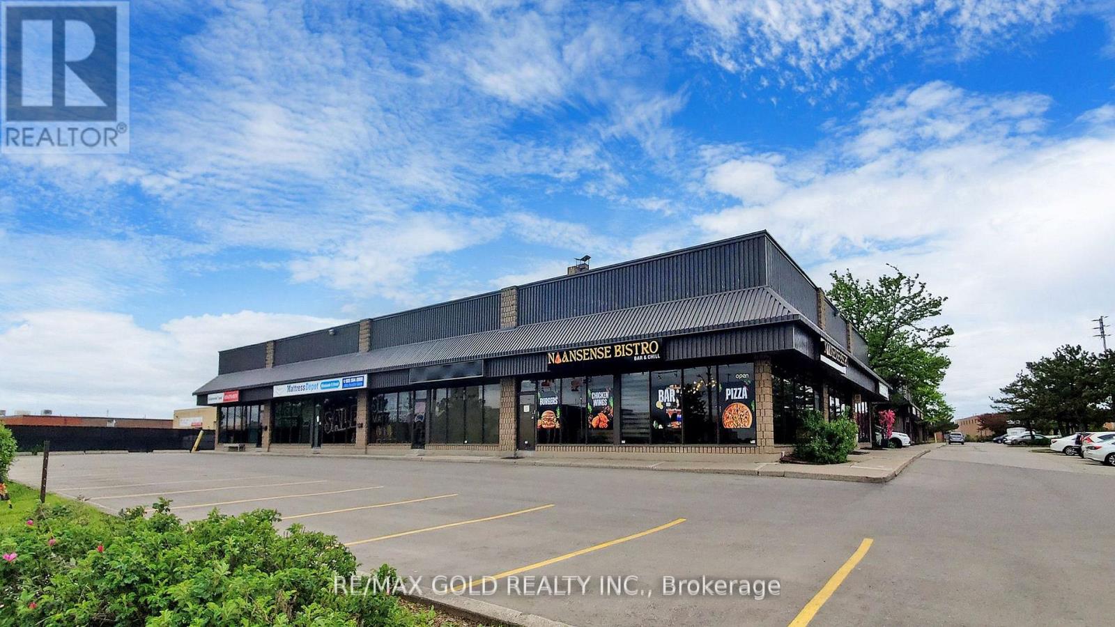 4,5 - 980 Pacific Gate, Mississauga, Ontario  L5T 1Y1 - Photo 1 - W12399896