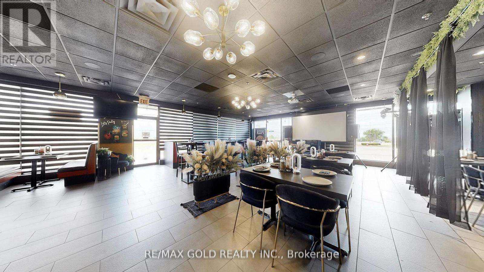 4,5 - 980 Pacific Gate, Mississauga, Ontario  L5T 1Y1 - Photo 12 - W12399896