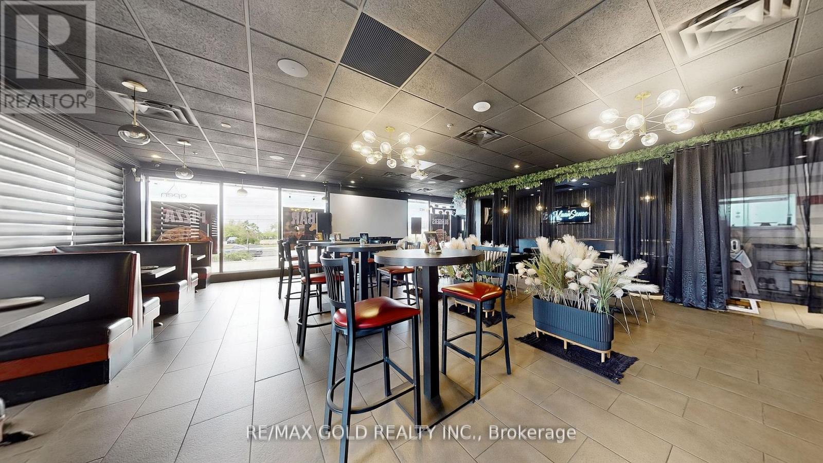 4,5 - 980 Pacific Gate, Mississauga, Ontario  L5T 1Y1 - Photo 13 - W12399896