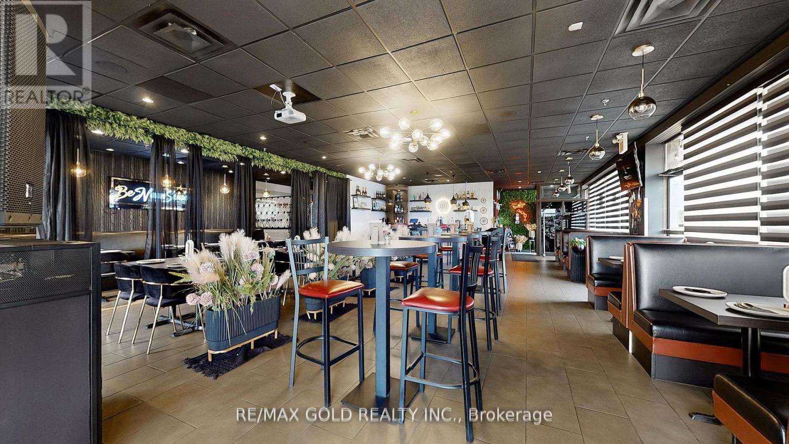 4,5 - 980 Pacific Gate, Mississauga, Ontario  L5T 1Y1 - Photo 14 - W12399896