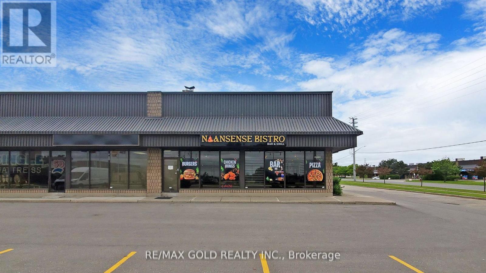 4,5 - 980 Pacific Gate, Mississauga, Ontario  L5T 1Y1 - Photo 4 - W12399896