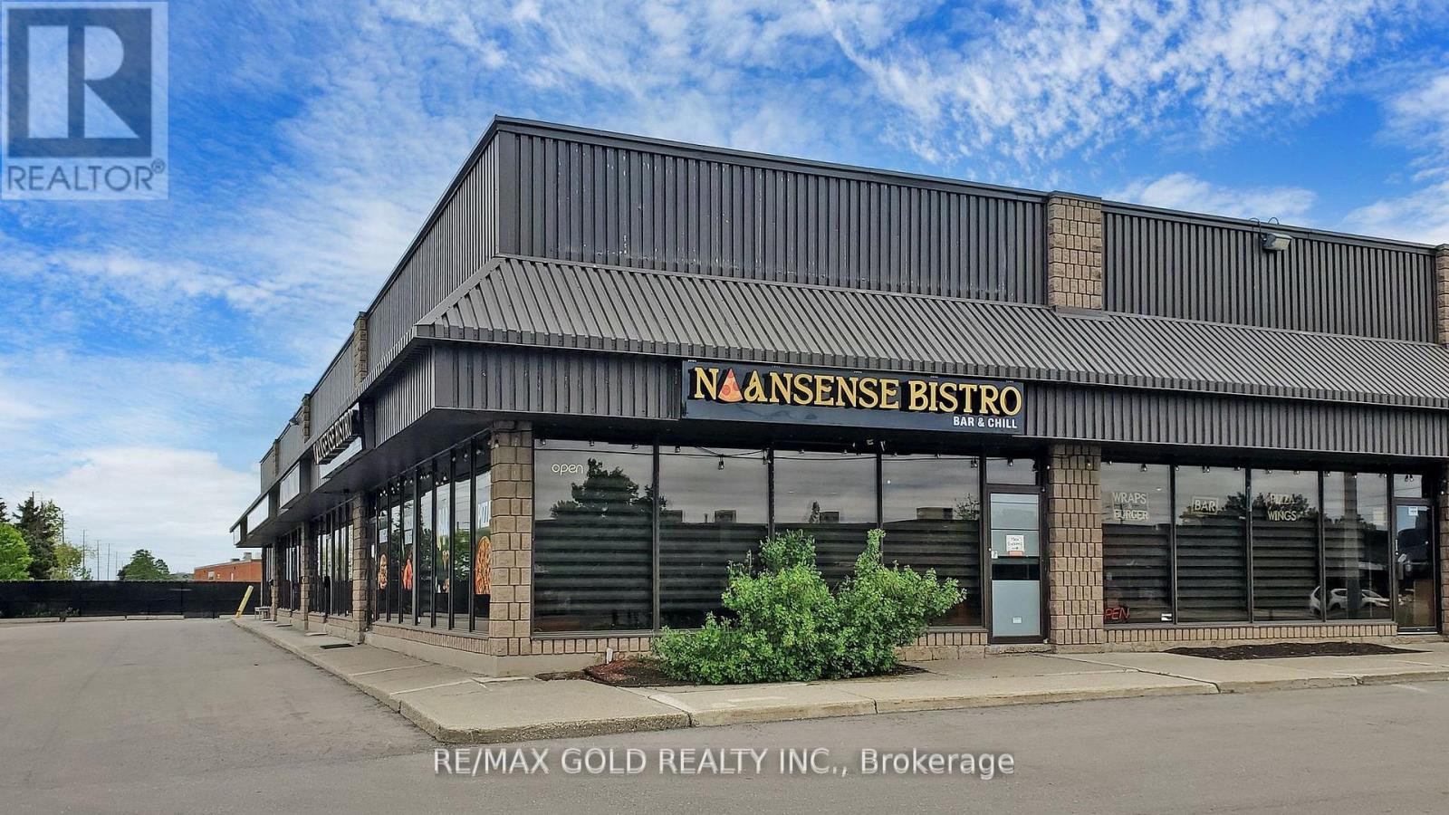 4,5 - 980 Pacific Gate, Mississauga, Ontario  L5T 1Y1 - Photo 5 - W12399896