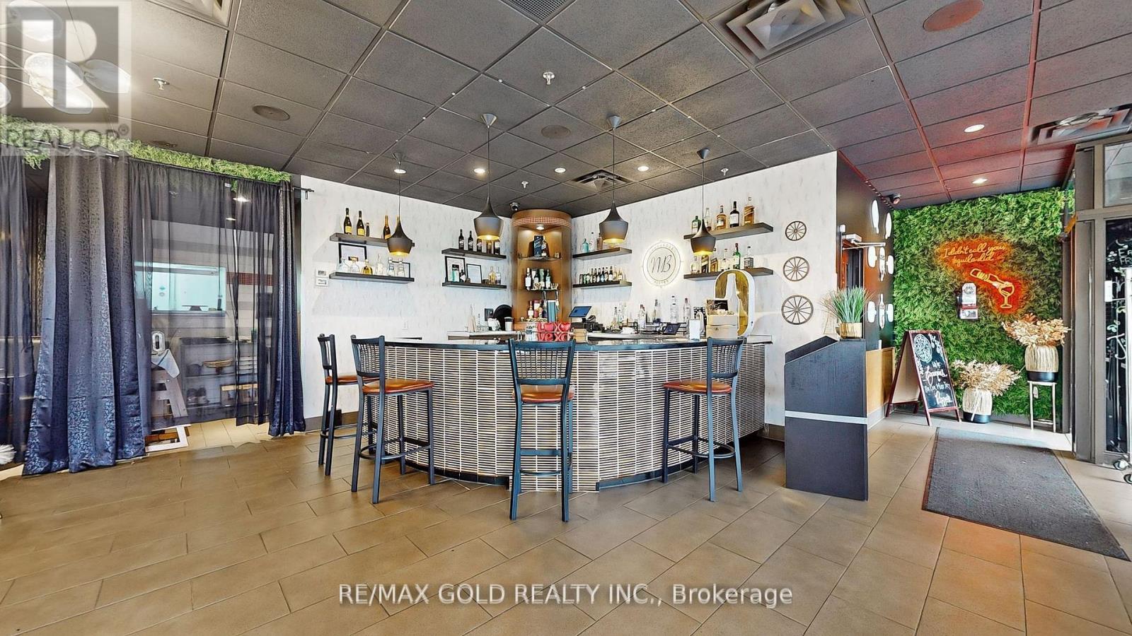 4,5 - 980 Pacific Gate, Mississauga, Ontario  L5T 1Y1 - Photo 8 - W12399896