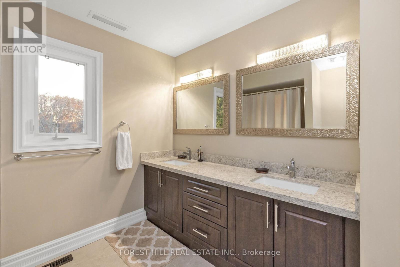 4640 Beaufort Terrace, Mississauga (Central Erin Mills), Ontario  L5M 3H9 - Photo 22 - W12399903
