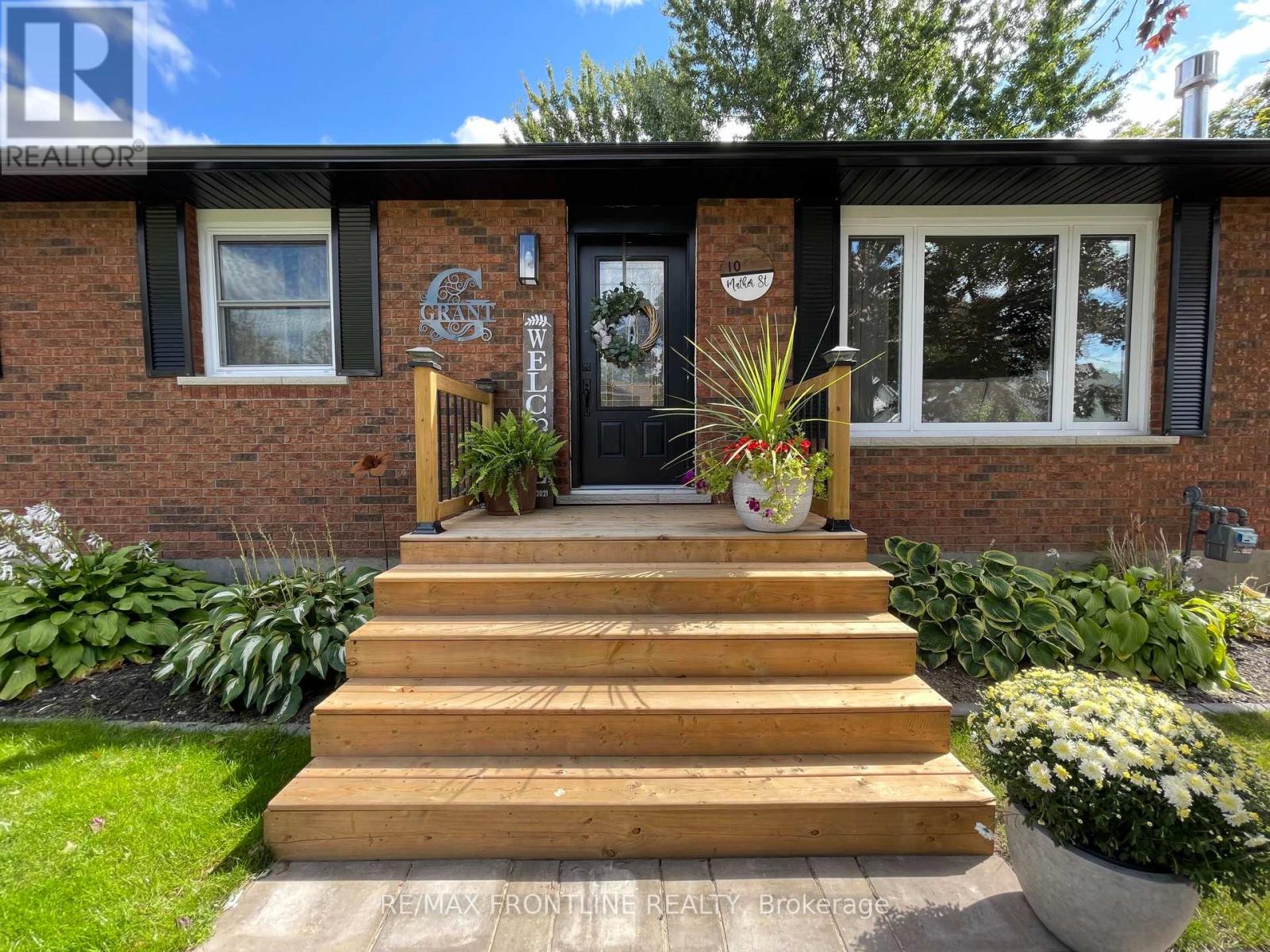 10 Mather Street, Perth, Ontario  K7H 3K6 - Photo 2 - X12393314