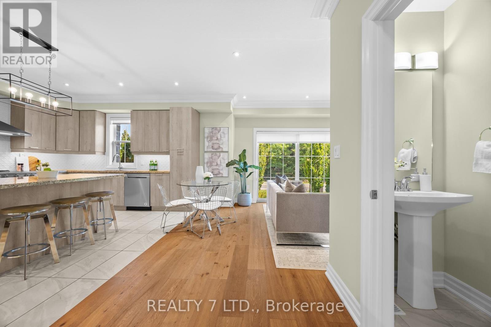 53 Aberdeen Lane S, Niagara-On-The-Lake (Town), Ontario  L0S 1J0 - Photo 7 - X12399817