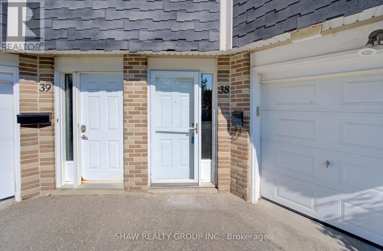 60 Elmsdale Drive, Kitchener, Ontario  N2E 2G4 - Photo 4 - X12399846