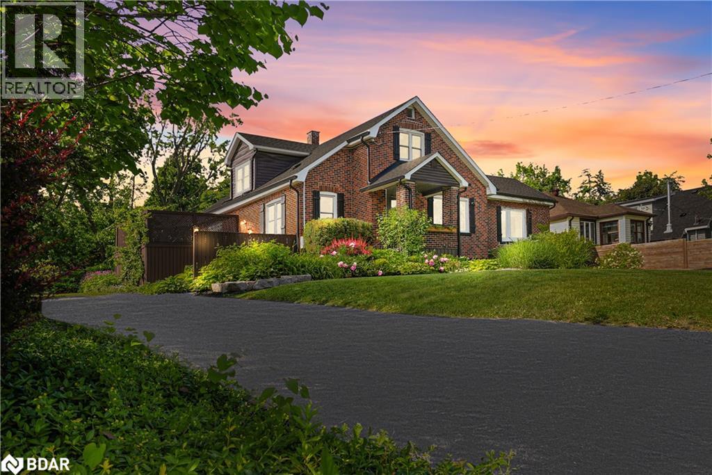 Barrie House for sale:  3 bedroom 2,557 sq.ft. (Listed 2025-09-12)